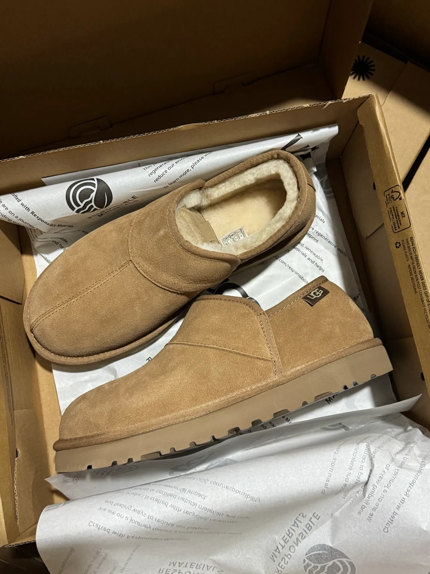 💰400 1138333 UGG casual slip-on shoes. Official men's casual slip-on slip-ons. Sheepskin lining. Soft, breathable, lightweight and non-slip. Suitable for any occasion! Size: 39 40 41 42 43 44 45